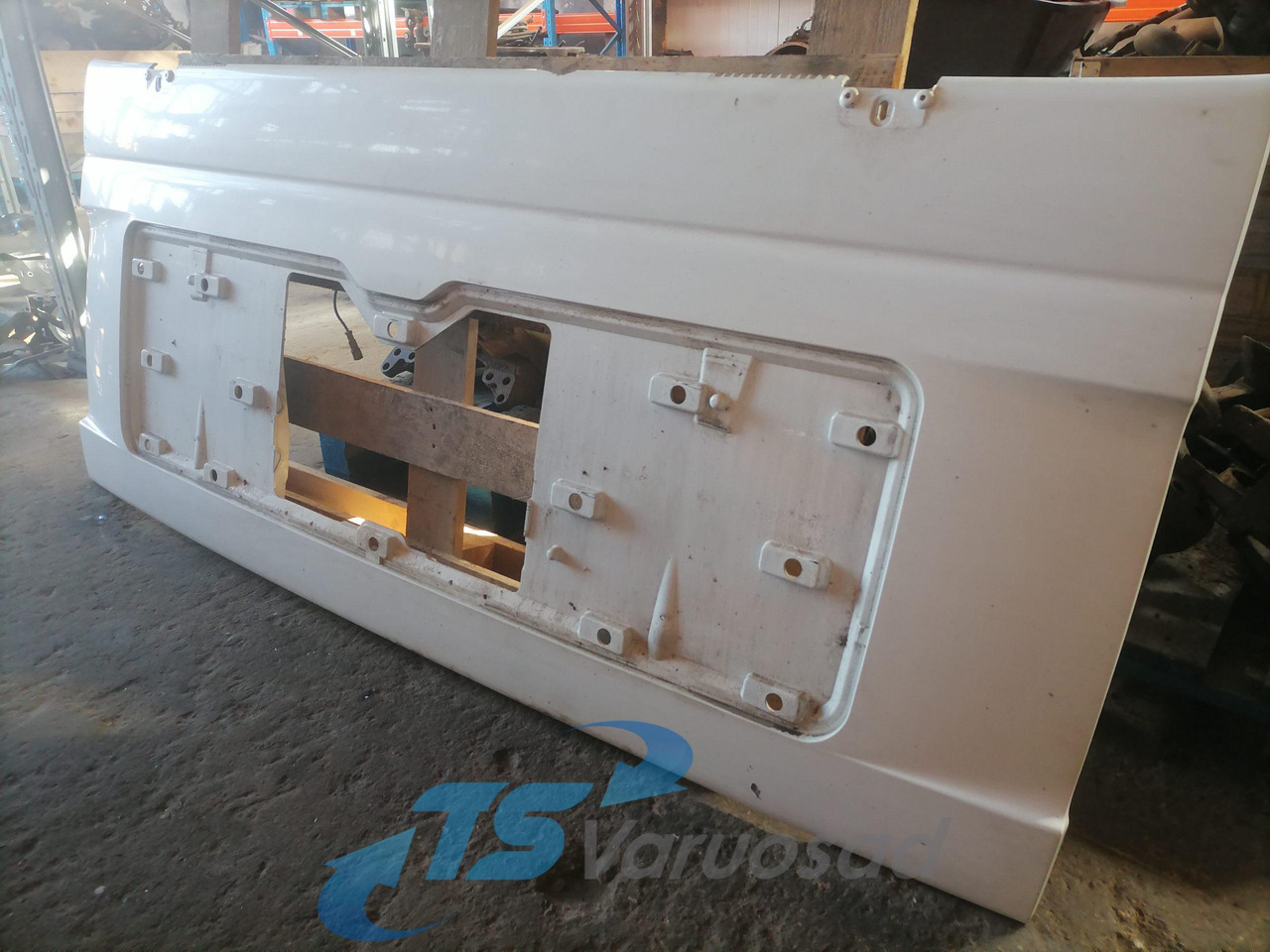 MAN Grille panel 81611100072 - Calandre pour Camion: photos 2 MAN Grille panel 81611100072 - Calandre pour Camion: photos 2