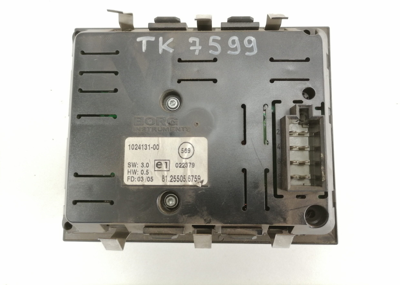 MAN Radio / Telefon 81255056759 - Bloc de gestion pour Camion: photos 4 MAN Radio / Telefon 81255056759 - Bloc de gestion pour Camion: photos 4