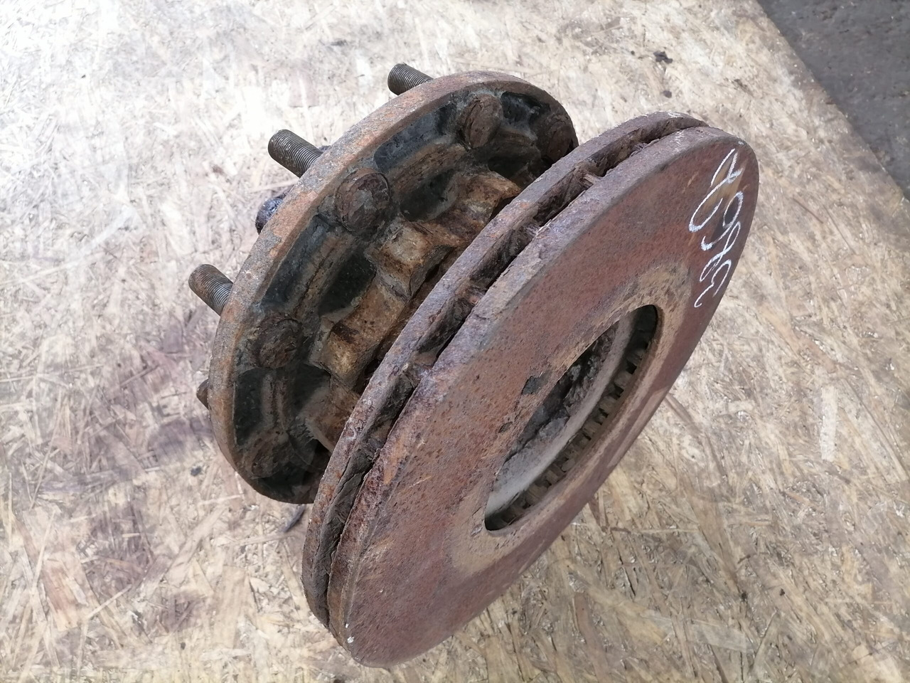 MAN Rear axel hub 81357013155 - Moyeu pour Camion: photos 4 MAN Rear axel hub 81357013155 - Moyeu pour Camion: photos 4
