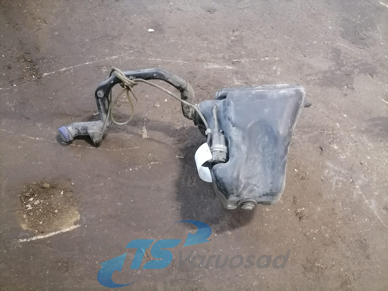 MAN Windscreen washer fluid tank 81264810079 - Essuie-glace pour Camion: photos 3 MAN Windscreen washer fluid tank 81264810079 - Essuie-glace pour Camion: photos 3