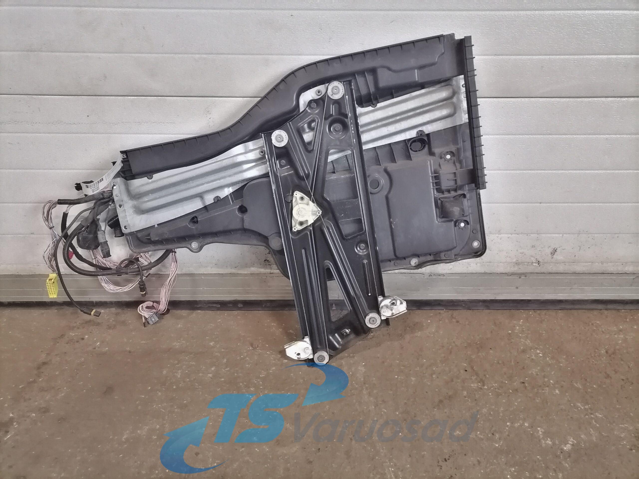 MAN window mechanism 81626456039 - Portière et pièces pour Camion: photos 3 MAN window mechanism 81626456039 - Portière et pièces pour Camion: photos 3