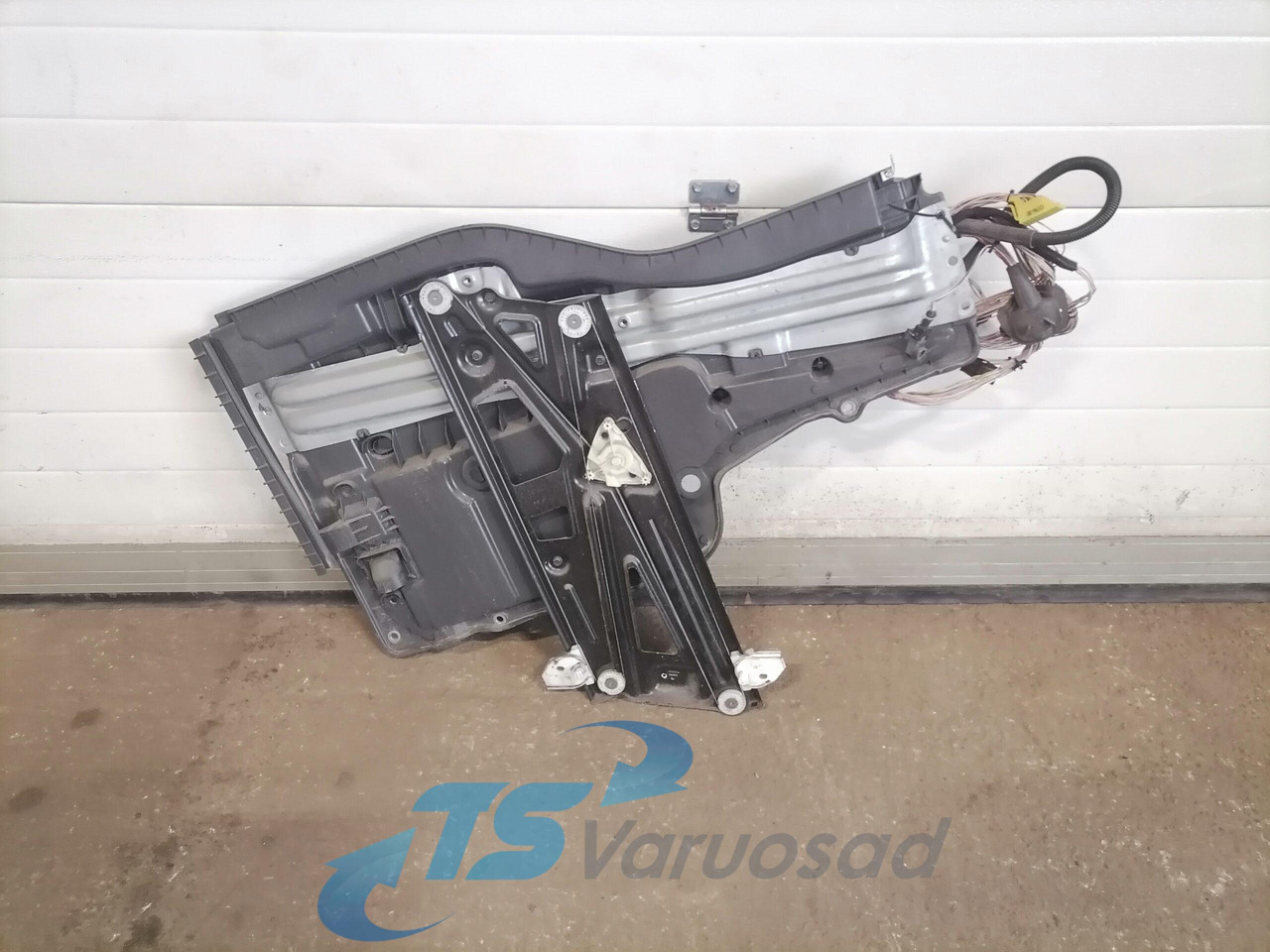 MAN window mechanism 81626456040 - Portière et pièces pour Camion: photos 3 MAN window mechanism 81626456040 - Portière et pièces pour Camion: photos 3