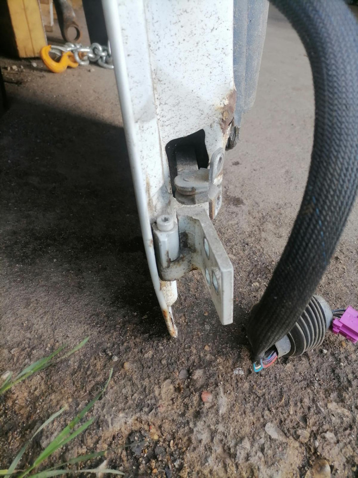 MB MB uks, parem A9737201805 - Portière et pièces pour Camion: photos 2 MB MB uks, parem A9737201805 - Portière et pièces pour Camion: photos 2