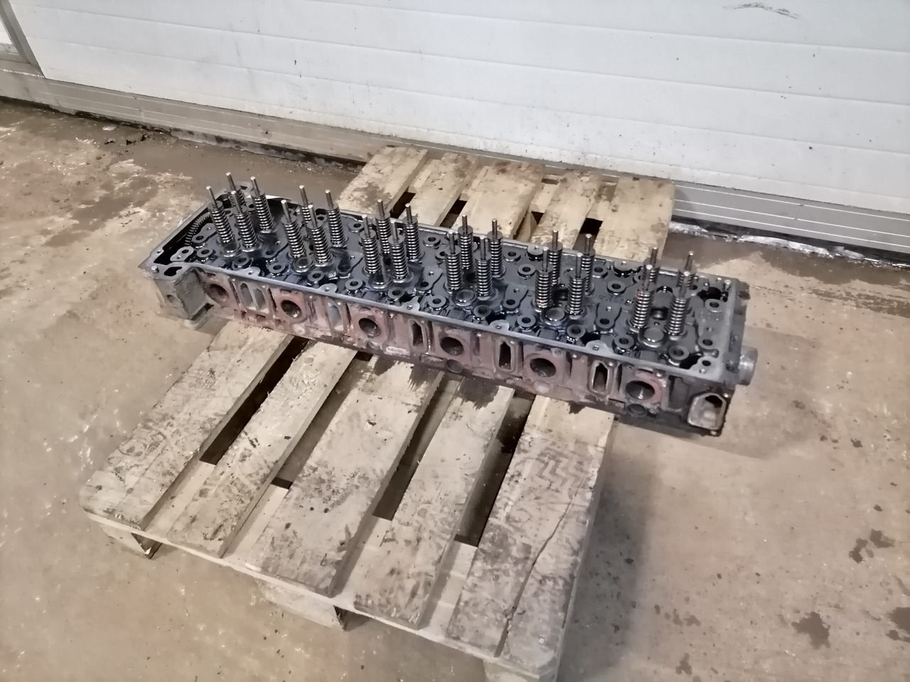 Mercedes-Benz Cylinder head A4710102720 - Culasse pour Camion: photos 1 Mercedes-Benz Cylinder head A4710102720 - Culasse pour Camion: photos 1