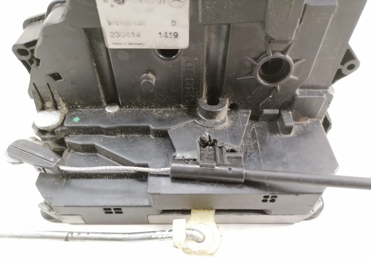 Mercedes-Benz Door lock A9607230001 - Portière et pièces pour Camion: photos 5 Mercedes-Benz Door lock A9607230001 - Portière et pièces pour Camion: photos 5