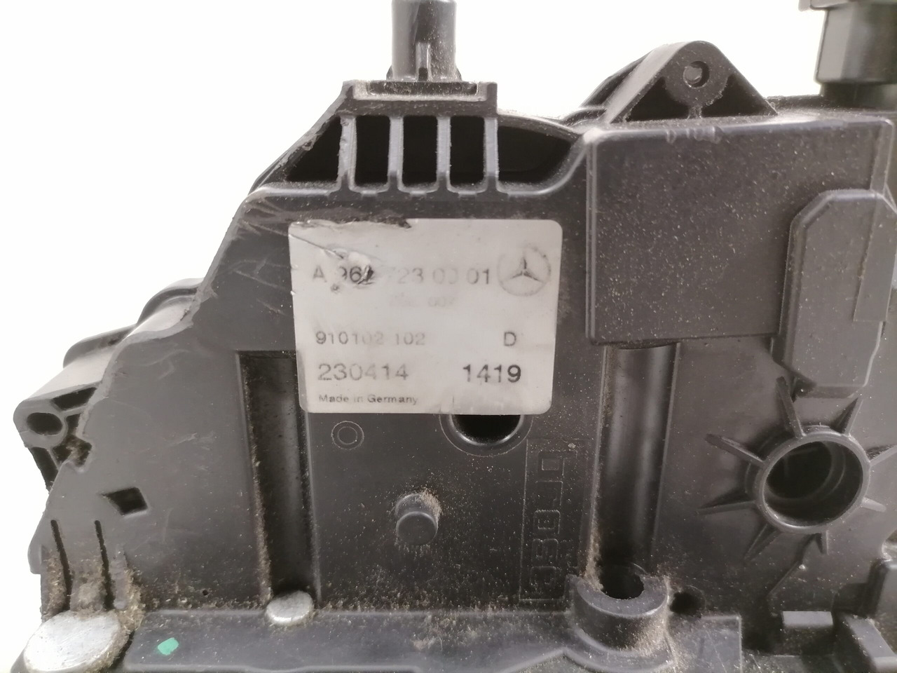 Mercedes-Benz Door lock A9607230001 - Portière et pièces pour Camion: photos 3 Mercedes-Benz Door lock A9607230001 - Portière et pièces pour Camion: photos 3