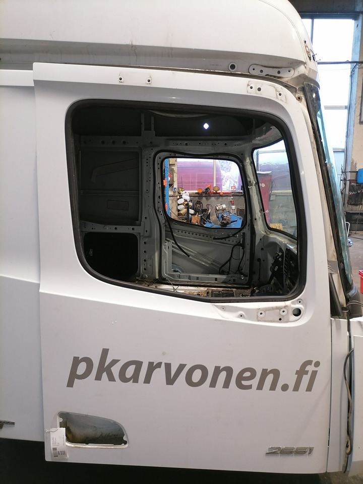 Mercedes-Benz MB uks, parem A9607202403 - Portière et pièces pour Camion: photos 1 Mercedes-Benz MB uks, parem A9607202403 - Portière et pièces pour Camion: photos 1