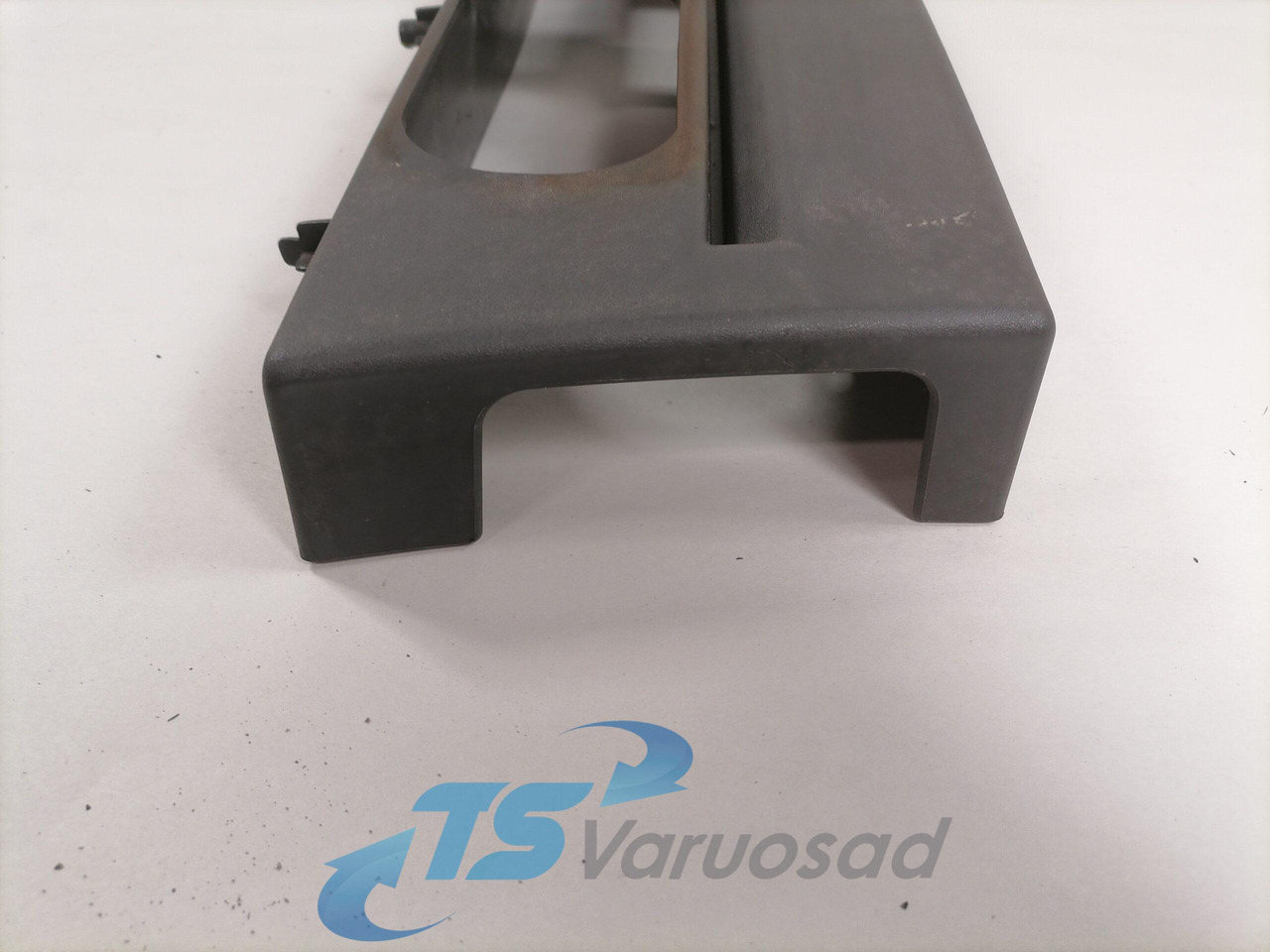 Scania Astmelaua plastik kate, keskmine parem 1501343 - Marchepied pour Camion: photos 3 Scania Astmelaua plastik kate, keskmine parem 1501343 - Marchepied pour Camion: photos 3