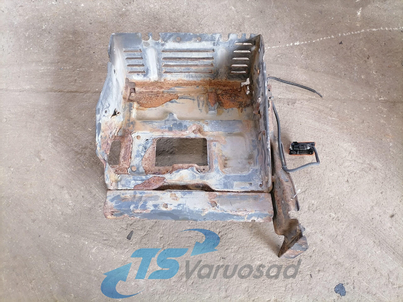 Scania Battery box 2140666 - Accumulateur pour Camion: photos 2 Scania Battery box 2140666 - Accumulateur pour Camion: photos 2