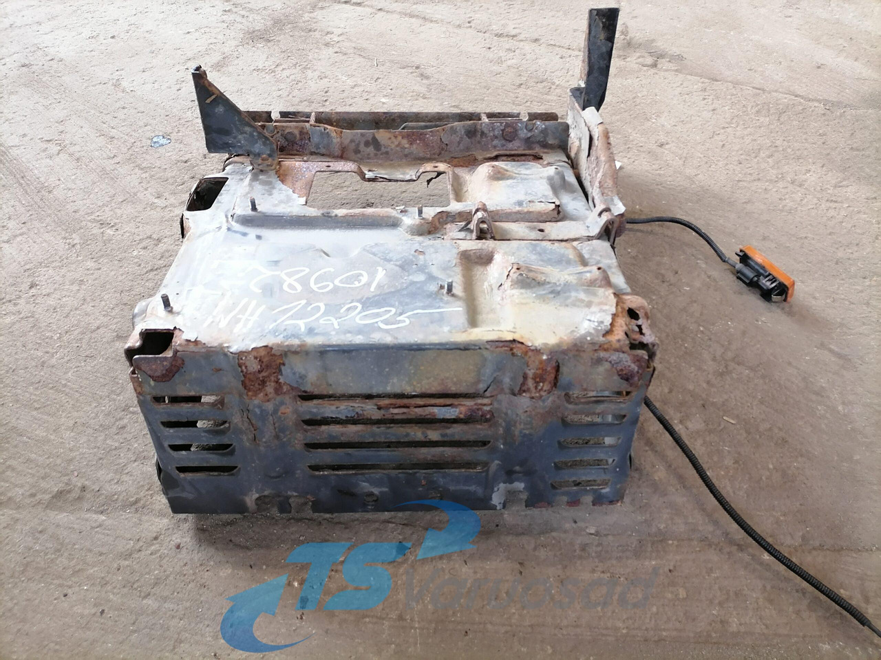 Scania Battery box 2140666 - Accumulateur pour Camion: photos 3 Scania Battery box 2140666 - Accumulateur pour Camion: photos 3