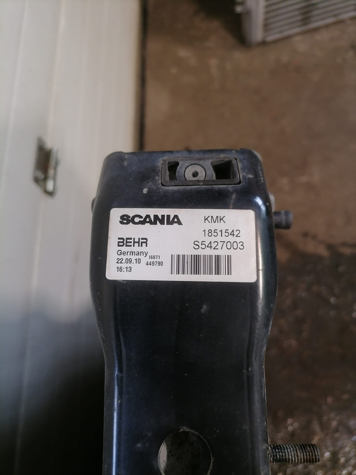 Scania Cooling radiator 1851542 - Radiateur pour Camion: photos 2 Scania Cooling radiator 1851542 - Radiateur pour Camion: photos 2