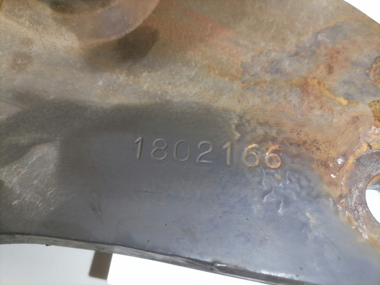 Scania Front bumper carrier 1802166 - Pare-chocs pour Camion: photos 2 Scania Front bumper carrier 1802166 - Pare-chocs pour Camion: photos 2