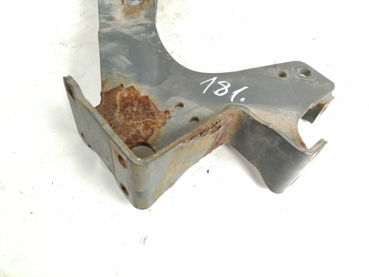 Scania Front bumper carrier 1802166 - Pare-chocs pour Camion: photos 4 Scania Front bumper carrier 1802166 - Pare-chocs pour Camion: photos 4