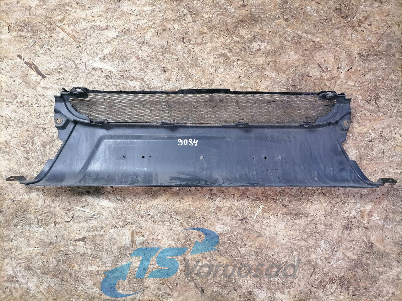 Scania Front bumper cover plastic 1865181 - Aérodynamique/ Spoilers pour Camion: photos 3 Scania Front bumper cover plastic 1865181 - Aérodynamique/ Spoilers pour Camion: photos 3