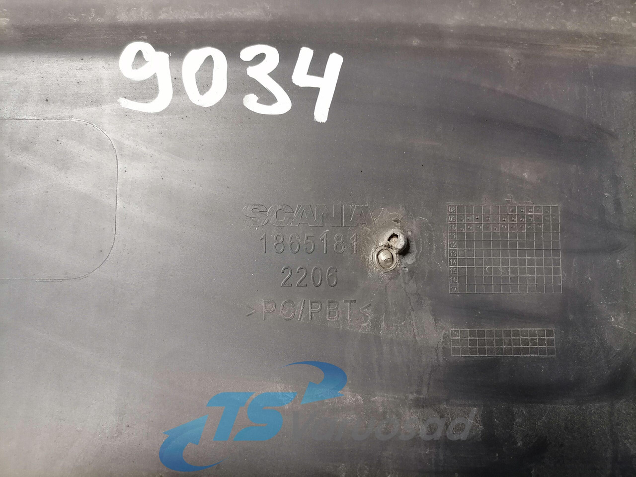 Scania Front bumper cover plastic 1865181 - Aérodynamique/ Spoilers pour Camion: photos 2 Scania Front bumper cover plastic 1865181 - Aérodynamique/ Spoilers pour Camion: photos 2