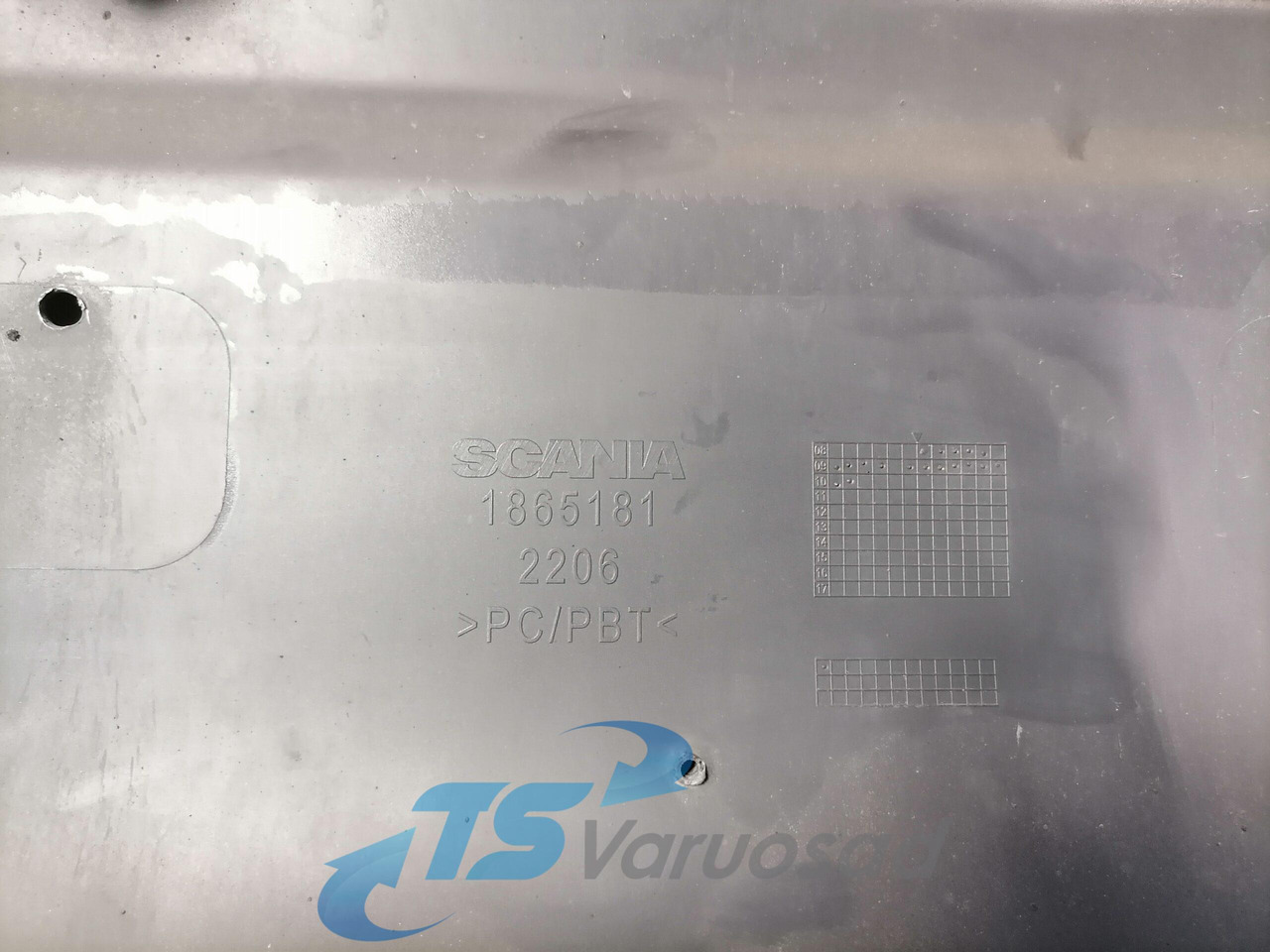 Scania Front bumper cover plastic 1865181 - Aérodynamique/ Spoilers pour Camion: photos 3 Scania Front bumper cover plastic 1865181 - Aérodynamique/ Spoilers pour Camion: photos 3