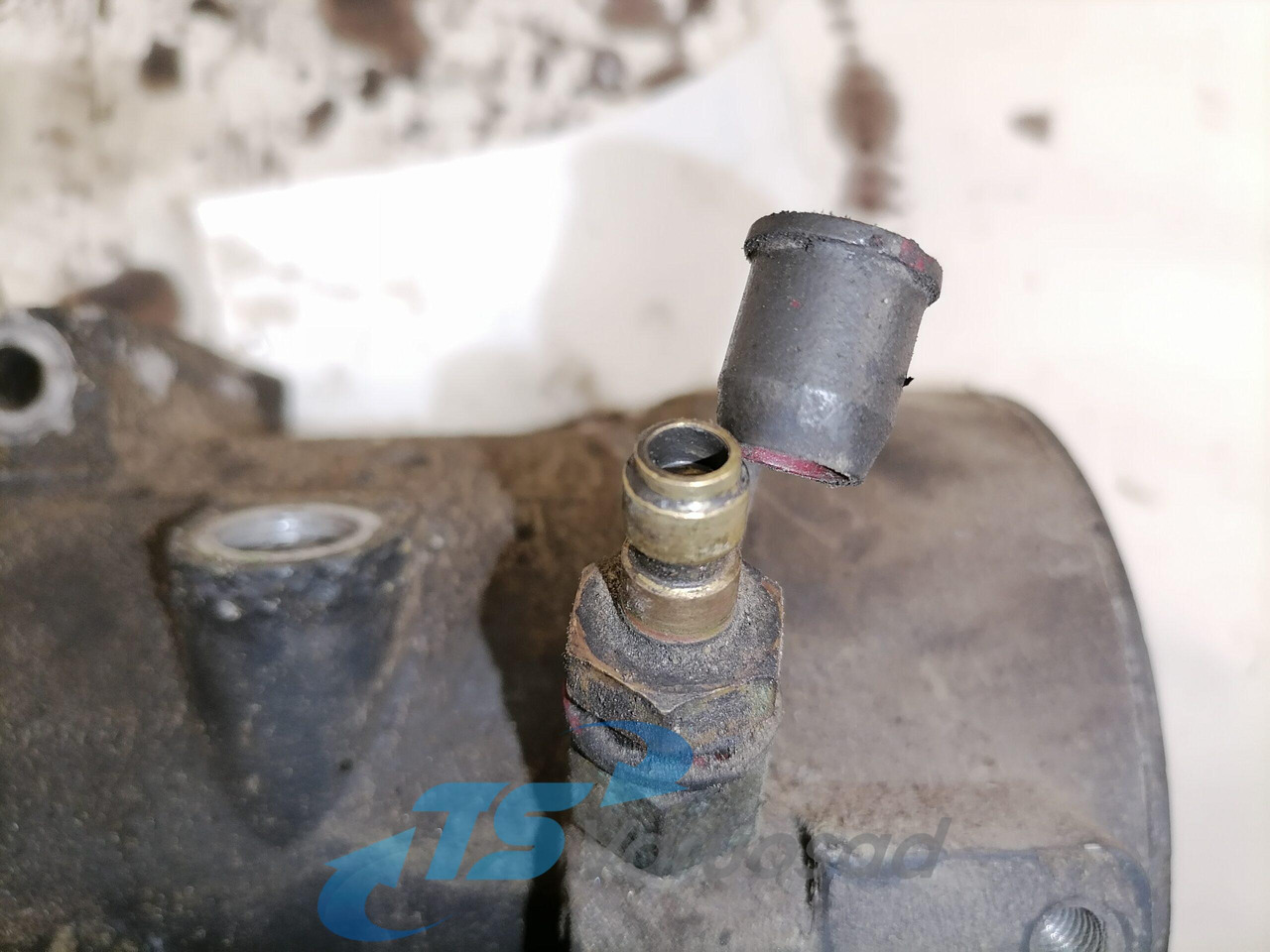 Scania Fuel filter unit 1778647 - Filtre à carburant pour Camion: photos 2 Scania Fuel filter unit 1778647 - Filtre à carburant pour Camion: photos 2