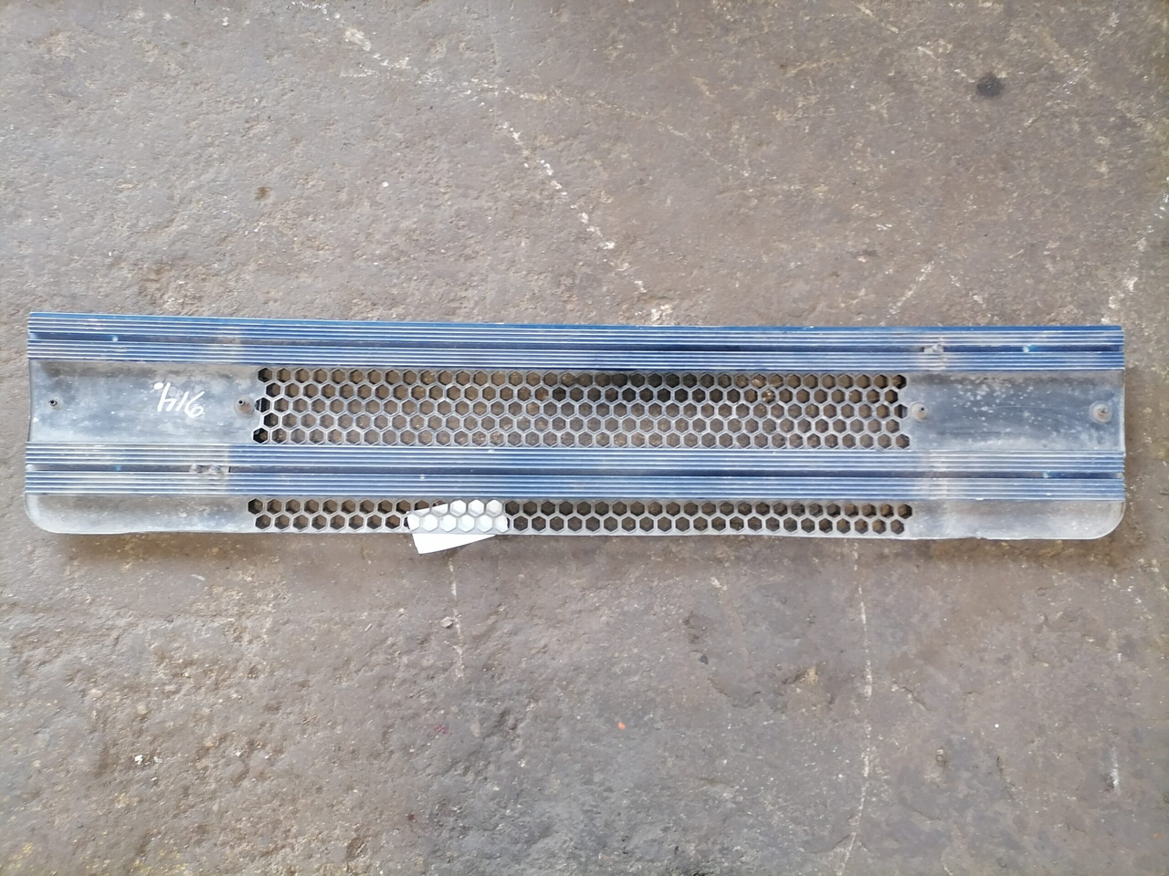 Scania Grille panel 1306989 - Calandre pour Camion: photos 4 Scania Grille panel 1306989 - Calandre pour Camion: photos 4