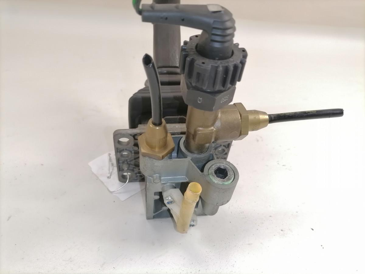 Scania Handbrake control lever 1408332 - Pièce universelle pour Camion: photos 4 Scania Handbrake control lever 1408332 - Pièce universelle pour Camion: photos 4