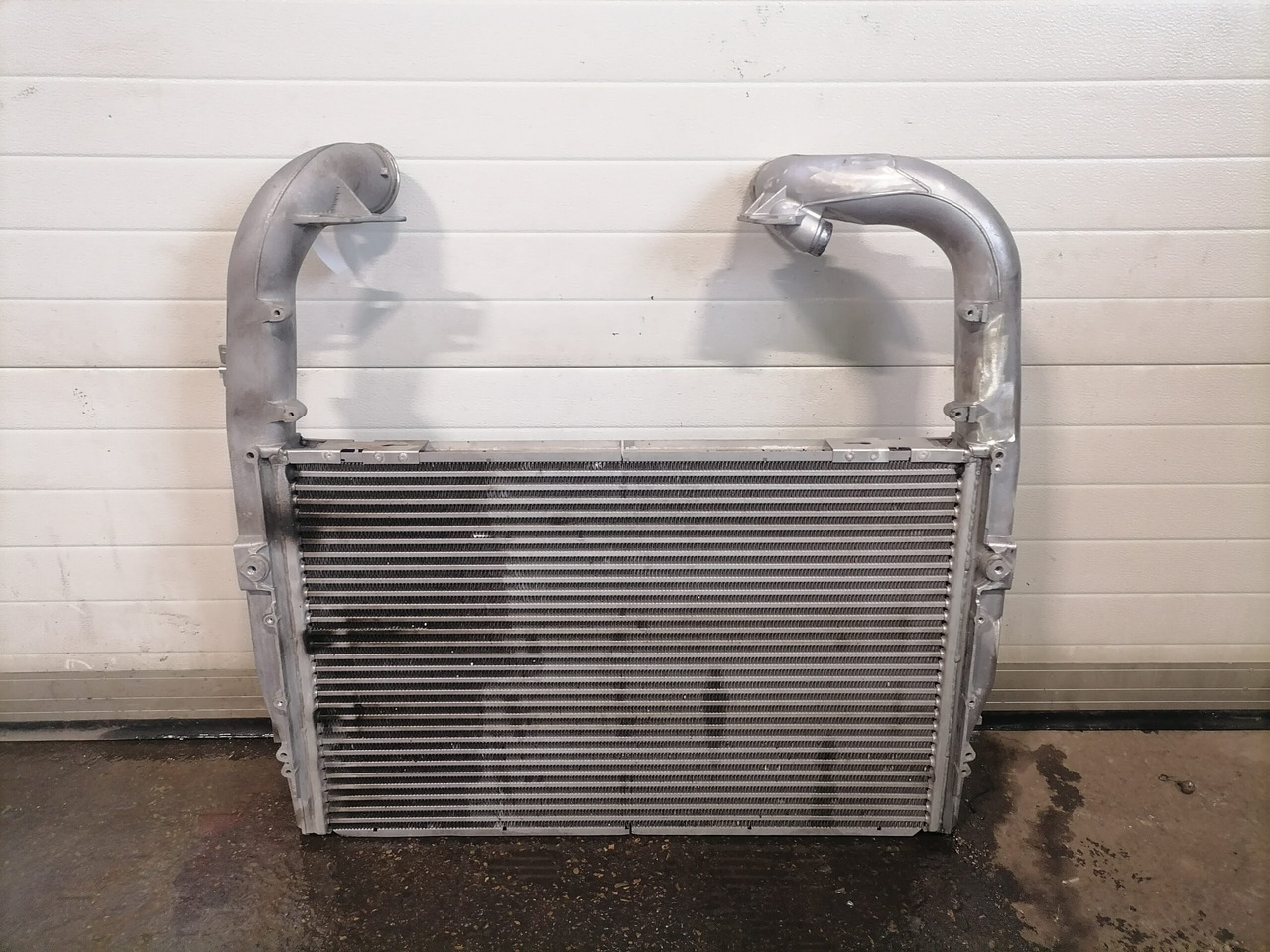 Scania Intercooler radiator 1798808 - Intercooler pour Camion: photos 1 Scania Intercooler radiator 1798808 - Intercooler pour Camion: photos 1