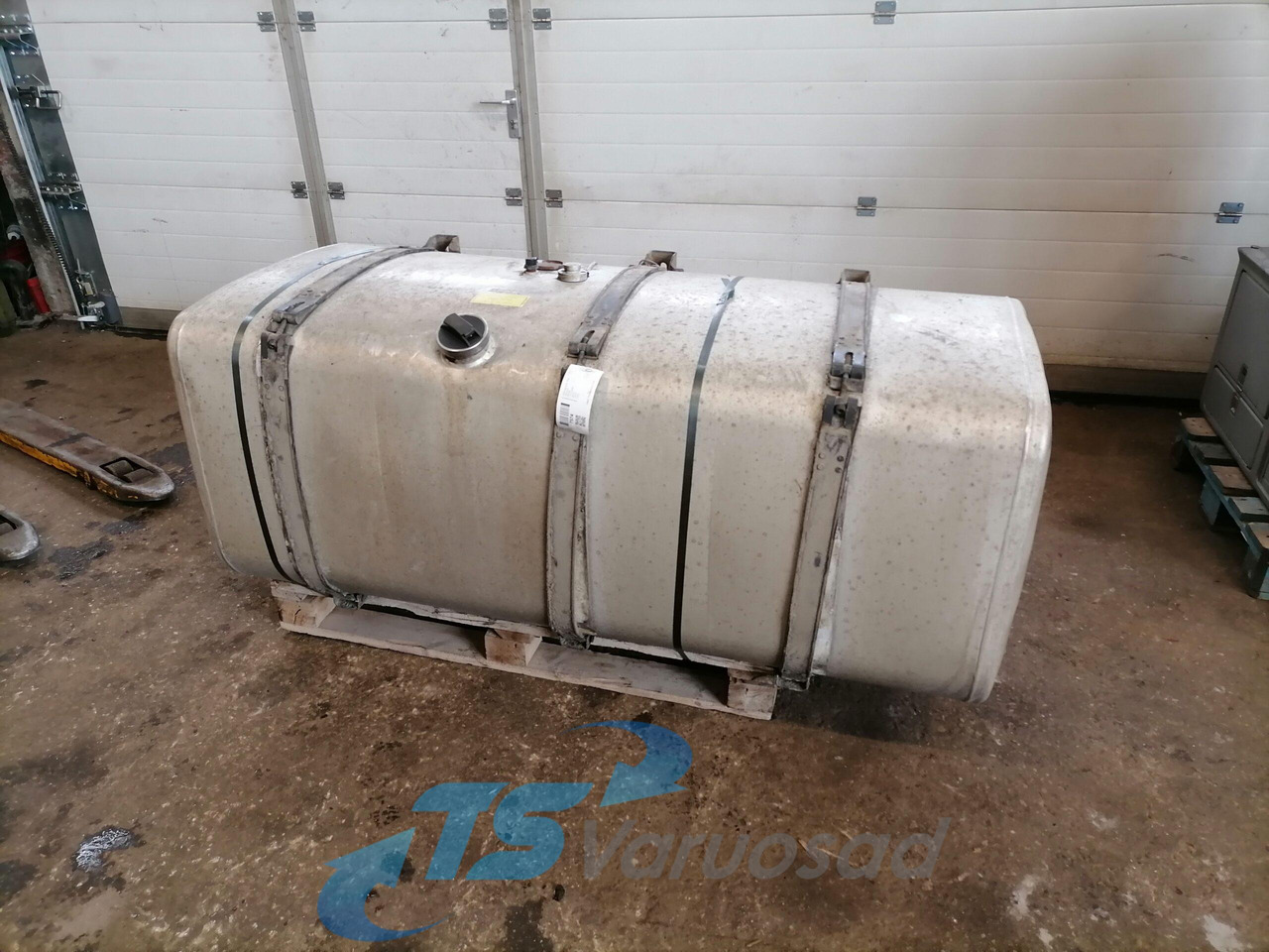 Scania Kütusepaak 700L 1517309 - Réservoir de carburant pour Camion: photos 1 Scania Kütusepaak 700L 1517309 - Réservoir de carburant pour Camion: photos 1