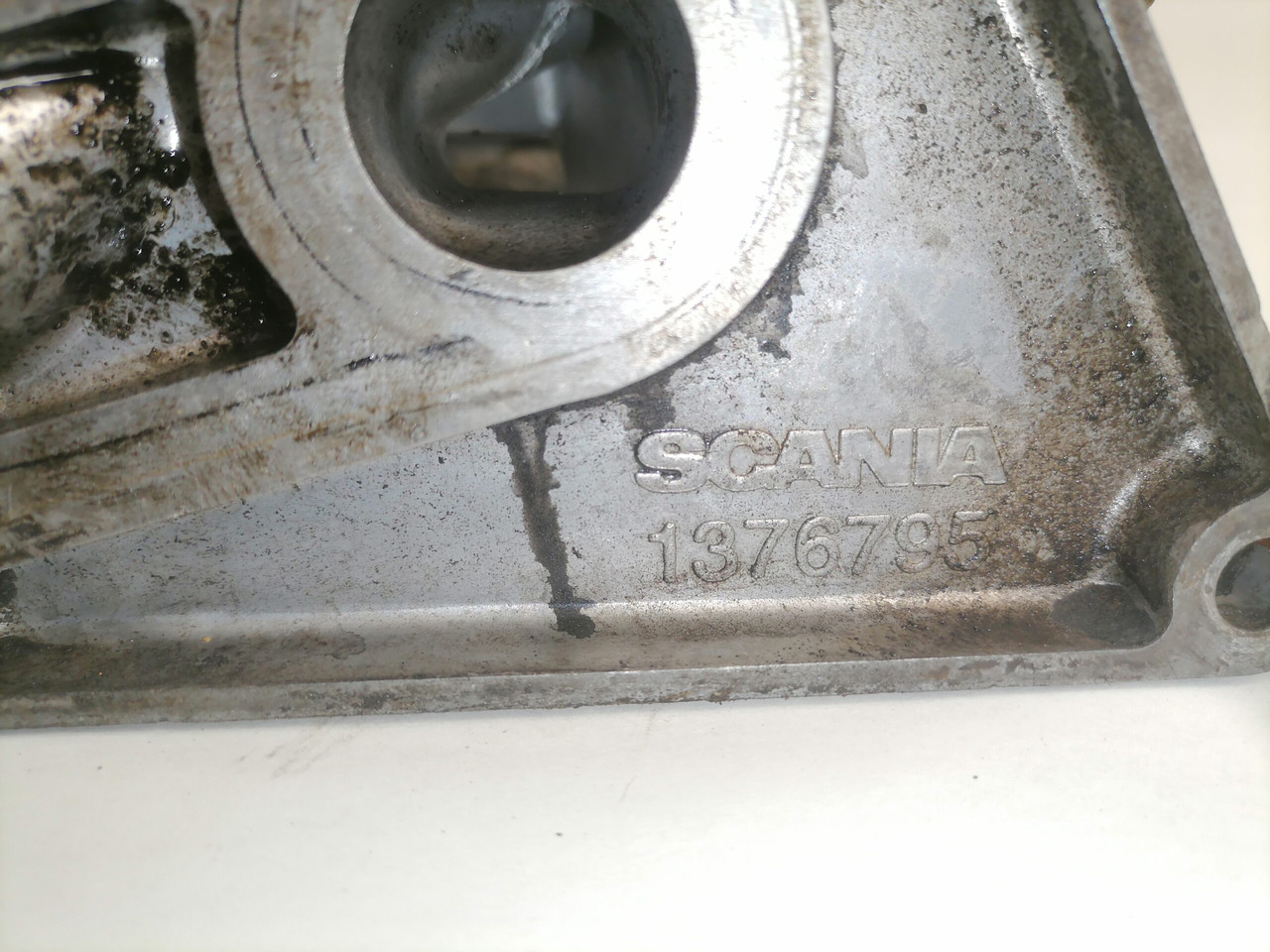 Scania Oil filter housing 1376795 - Moteur et pièces pour Camion: photos 5 Scania Oil filter housing 1376795 - Moteur et pièces pour Camion: photos 5