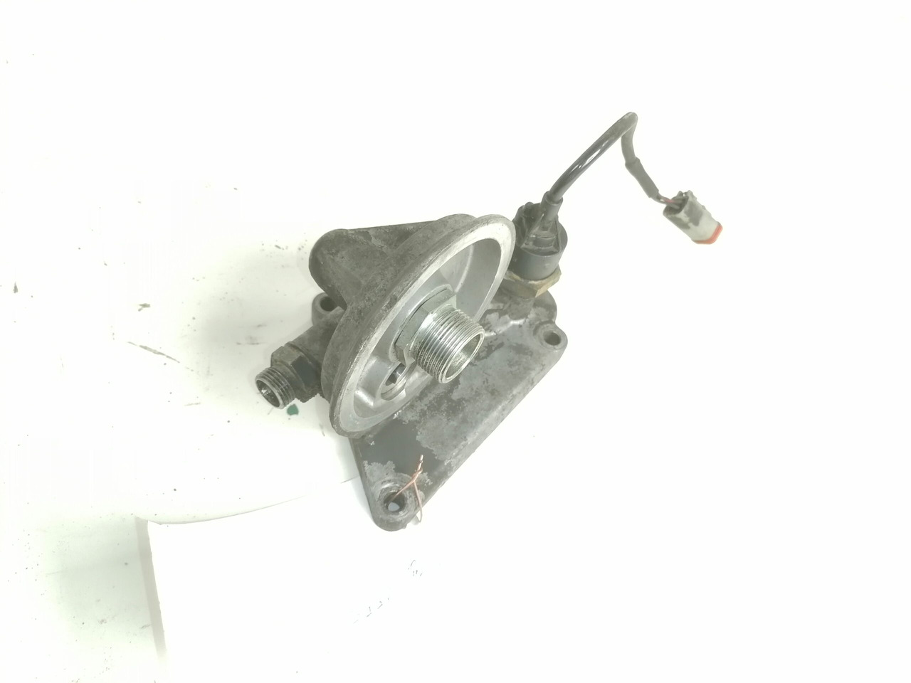 Scania Oil filter housing 1376795 - Moteur et pièces pour Camion: photos 2 Scania Oil filter housing 1376795 - Moteur et pièces pour Camion: photos 2