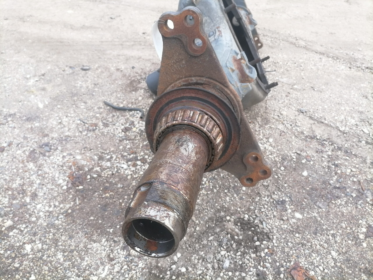 Scania Rear axel housing 1733934 - Essieu et pièces pour Camion: photos 5 Scania Rear axel housing 1733934 - Essieu et pièces pour Camion: photos 5