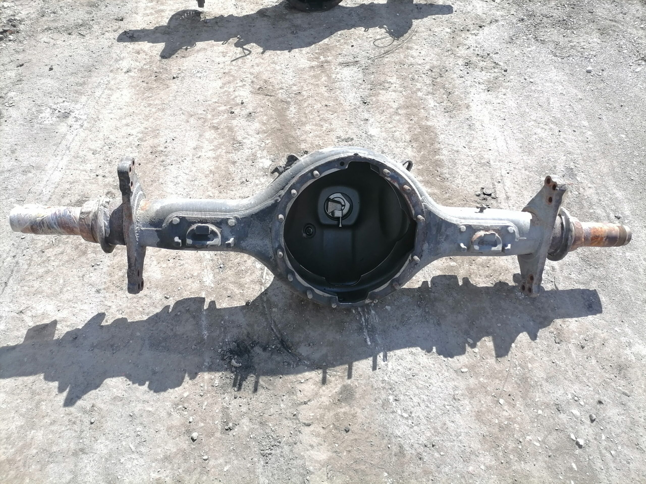 Scania Rear axel housing ADA1100 - Essieu et pièces pour Camion: photos 2 Scania Rear axel housing ADA1100 - Essieu et pièces pour Camion: photos 2
