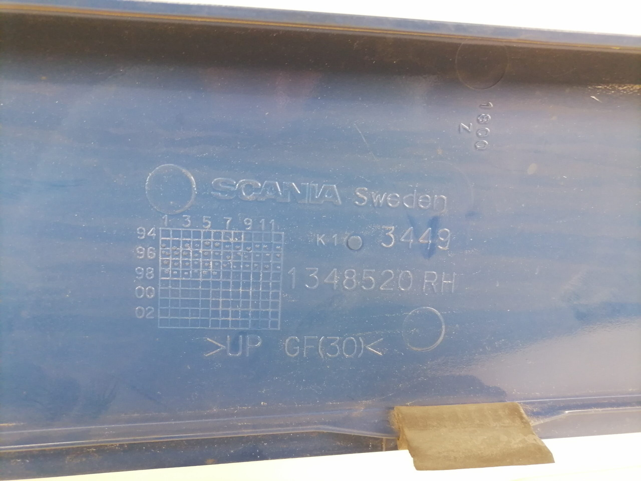 Scania Scania cab wind deflector, right side 1348520 - Aérodynamique/ Spoilers pour Camion: photos 2 Scania Scania cab wind deflector, right side 1348520 - Aérodynamique/ Spoilers pour Camion: photos 2