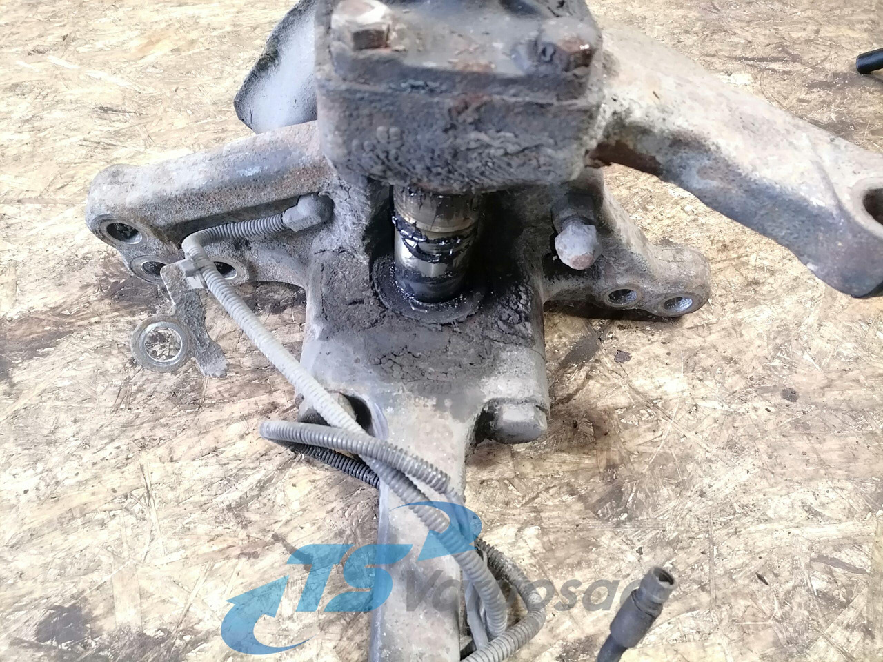 Scania Steering knuckle 1895937 - Essieu et pièces pour Camion: photos 5 Scania Steering knuckle 1895937 - Essieu et pièces pour Camion: photos 5