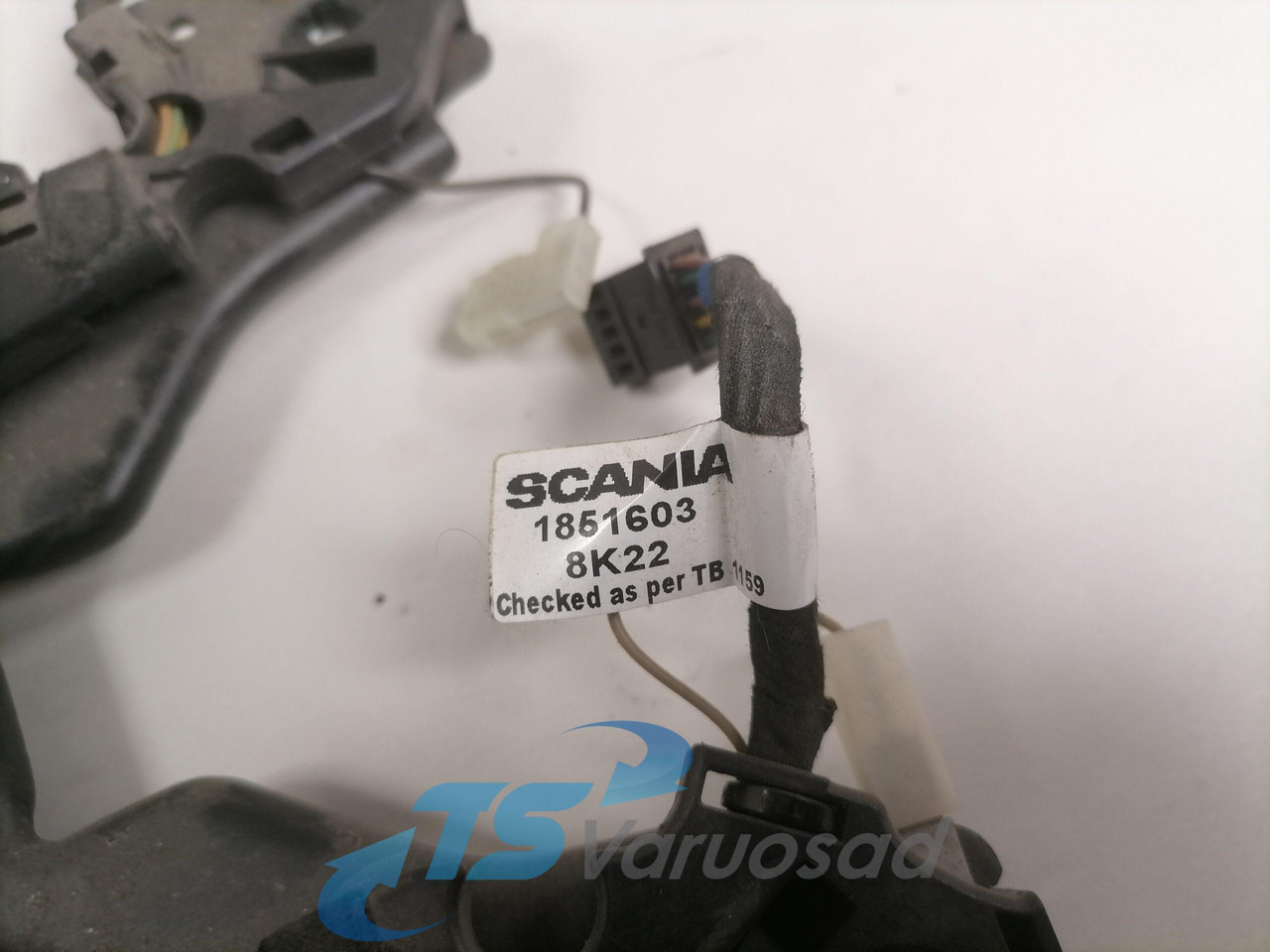 Scania Steering wheel cable 1851603 - Commande de gouvernail pour Camion: photos 2 Scania Steering wheel cable 1851603 - Commande de gouvernail pour Camion: photos 2