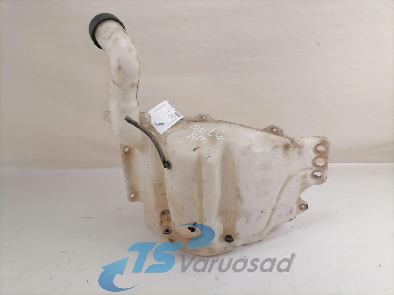 Scania Windscreen washer fluid tank 1854255 - Essuie-glace pour Camion: photos 3 Scania Windscreen washer fluid tank 1854255 - Essuie-glace pour Camion: photos 3