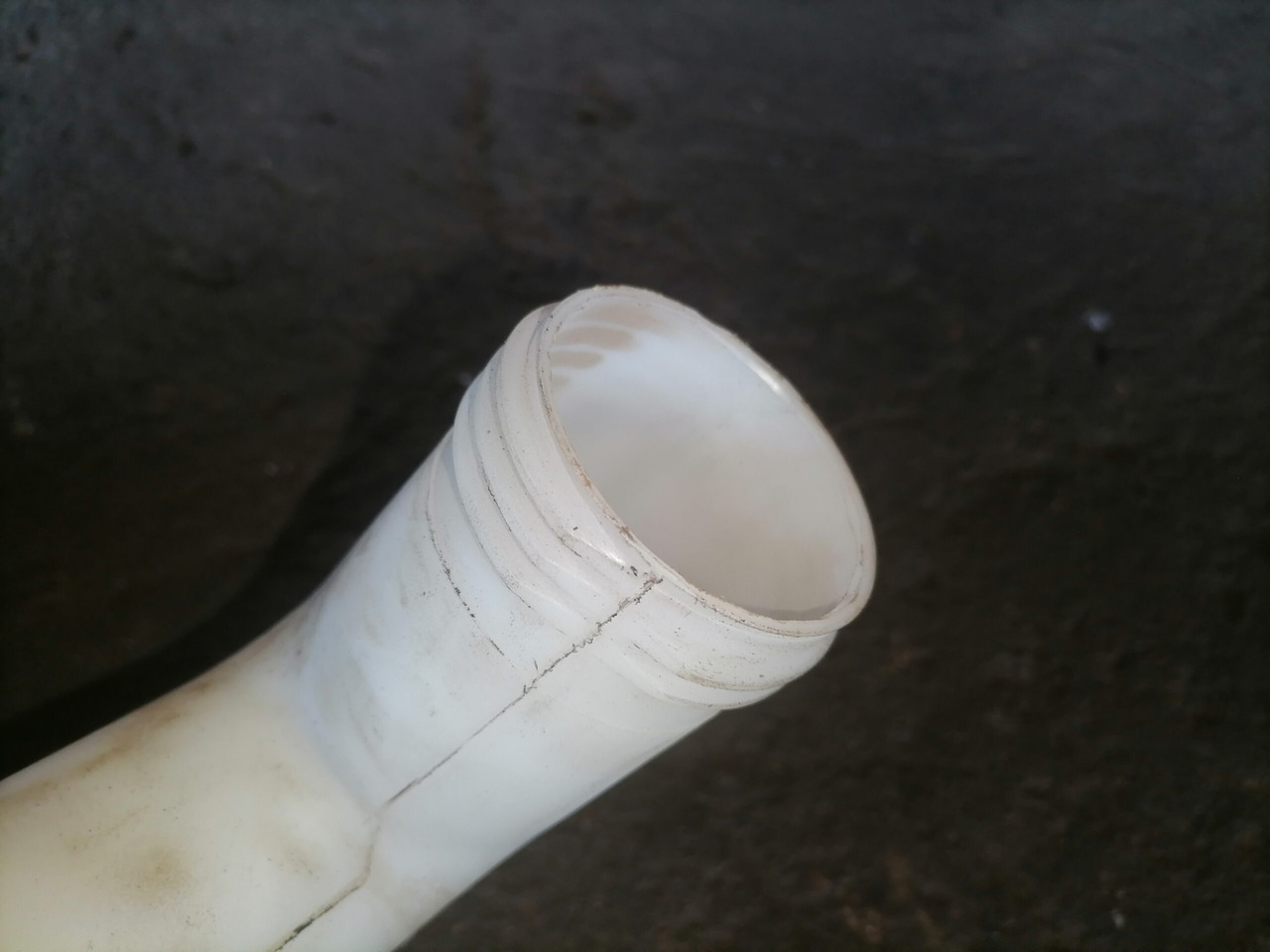 Scania Windscreen washer fluid tank 1854255 - Essuie-glace pour Camion: photos 5 Scania Windscreen washer fluid tank 1854255 - Essuie-glace pour Camion: photos 5
