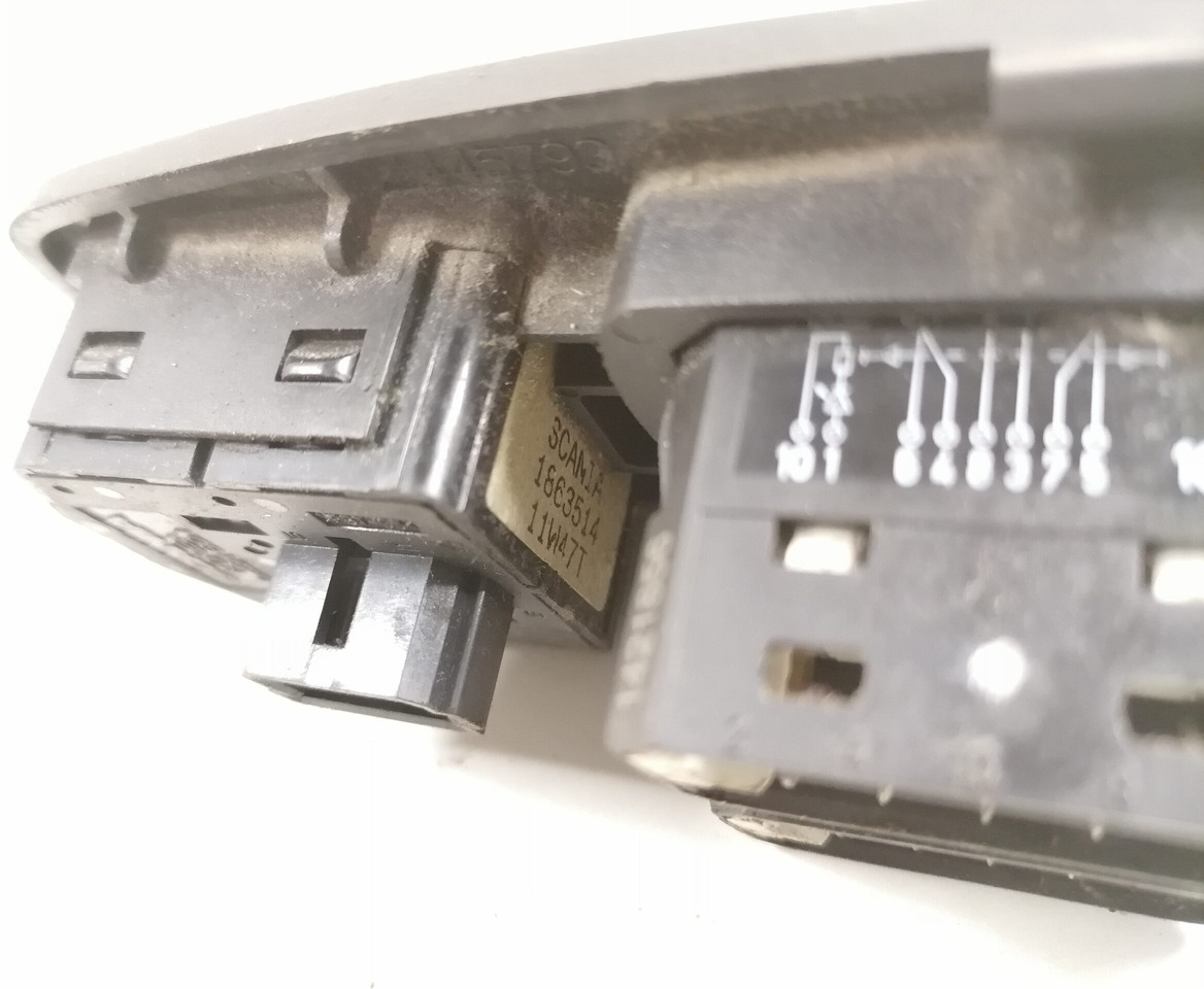 Scania switch 1863514 - Cabine pour Camion: photos 4 Scania switch 1863514 - Cabine pour Camion: photos 4