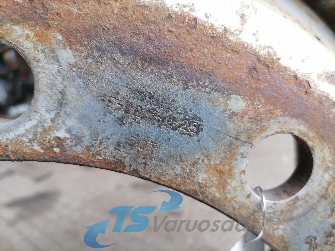 Universaalne Velg 22.5x8.25 225x825 - Pneus et jantes pour Camion: photos 5 Universaalne Velg 22.5x8.25 225x825 - Pneus et jantes pour Camion: photos 5