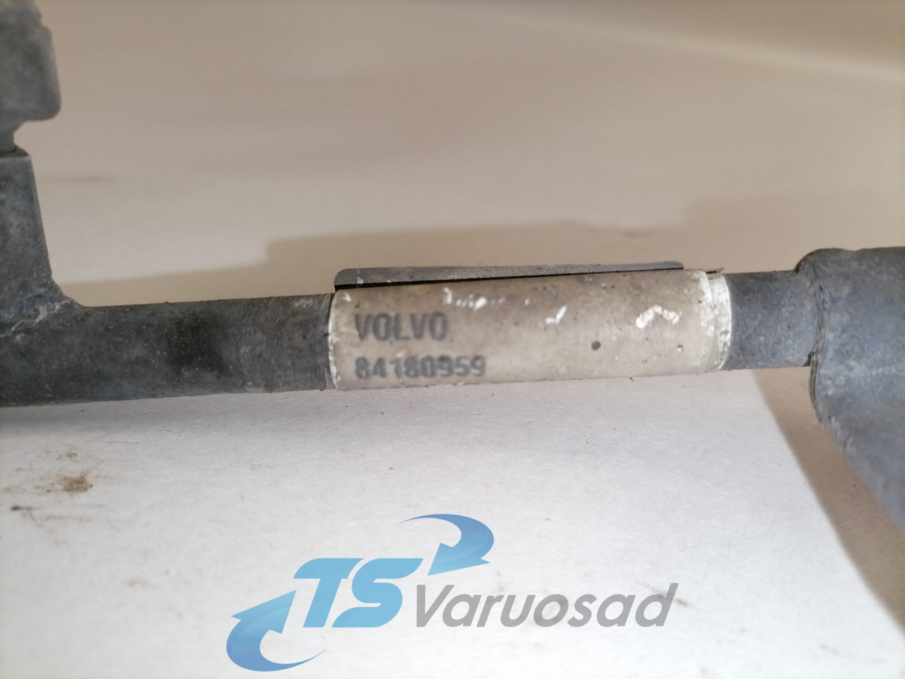 Volvo A/C pipe 84180959 - Chauffage/ Ventilation pour Camion: photos 2 Volvo A/C pipe 84180959 - Chauffage/ Ventilation pour Camion: photos 2