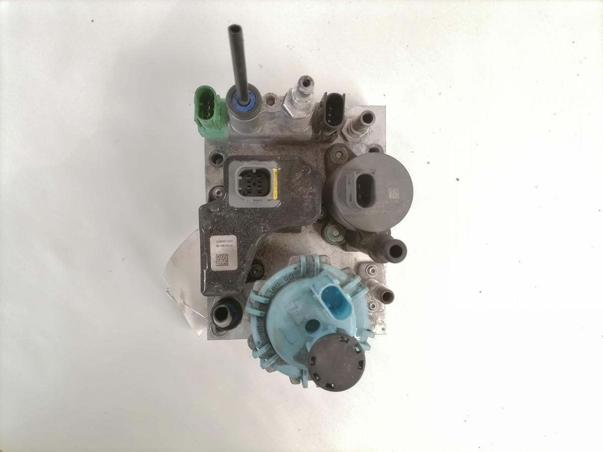 Volvo ADBlue pump 22209517 - Système de carburant pour Camion: photos 4 Volvo ADBlue pump 22209517 - Système de carburant pour Camion: photos 4