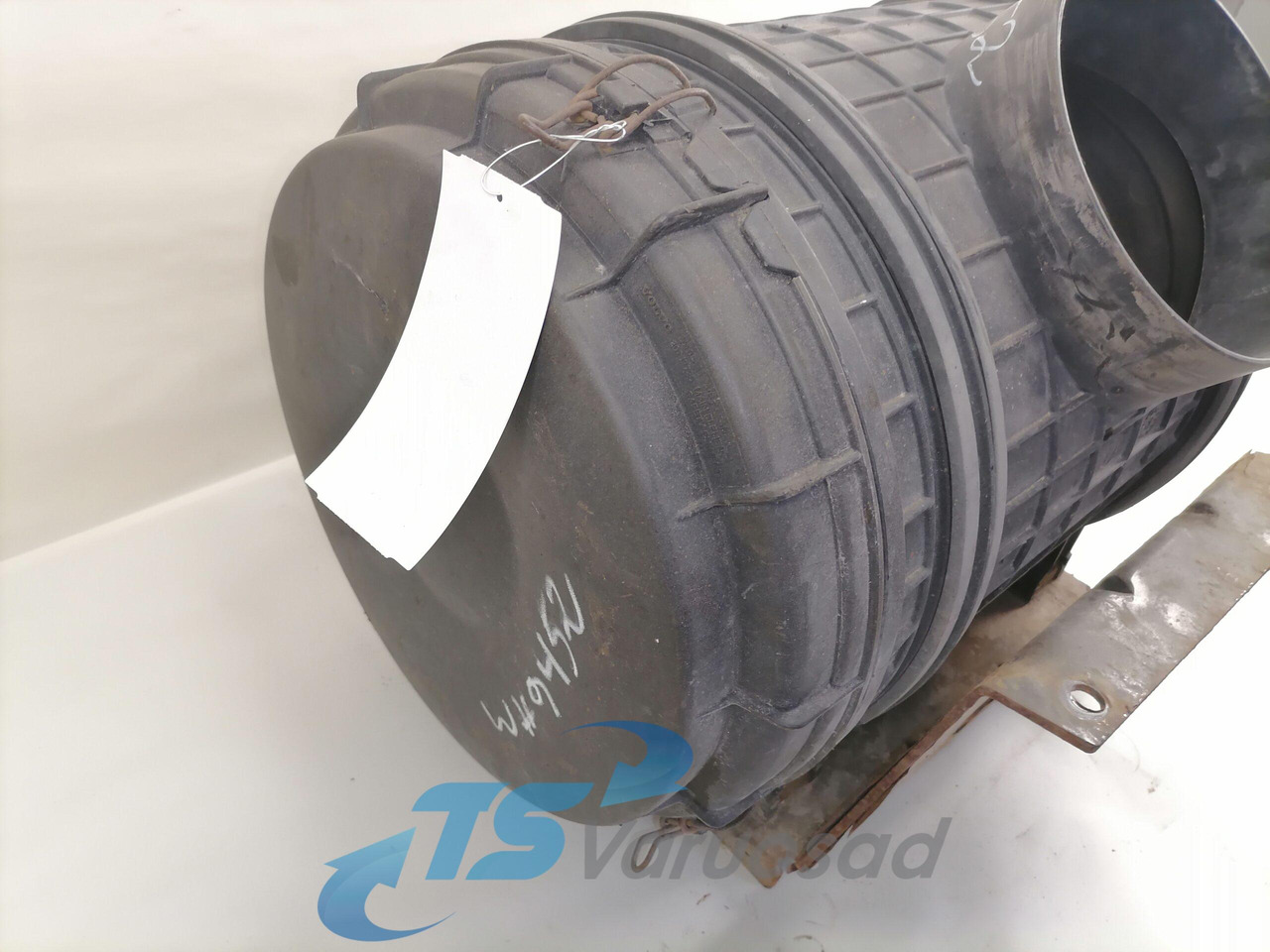 Volvo Air filter housing 20707665 - Système d'admission d'air pour Camion: photos 3 Volvo Air filter housing 20707665 - Système d'admission d'air pour Camion: photos 3