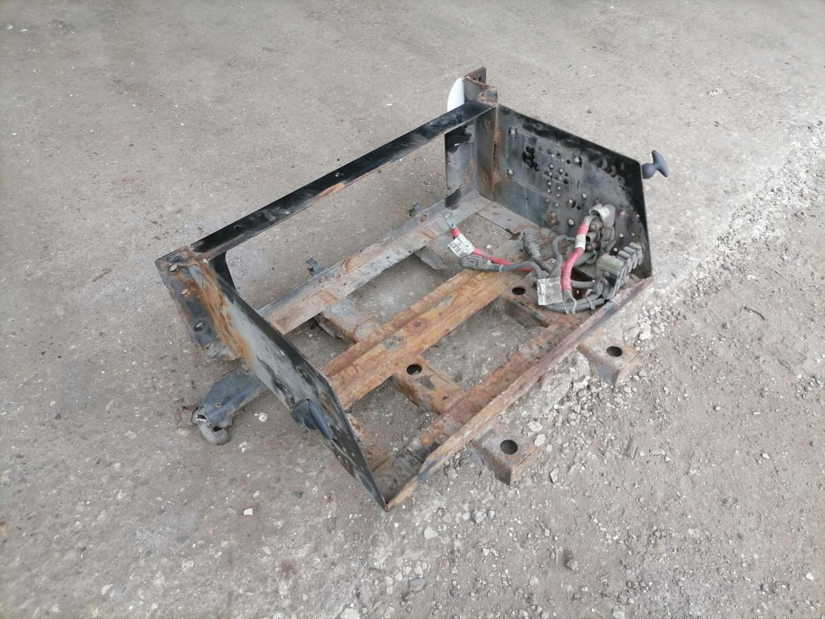 Volvo Battery box 21042654 - Accumulateur pour Camion: photos 2 Volvo Battery box 21042654 - Accumulateur pour Camion: photos 2