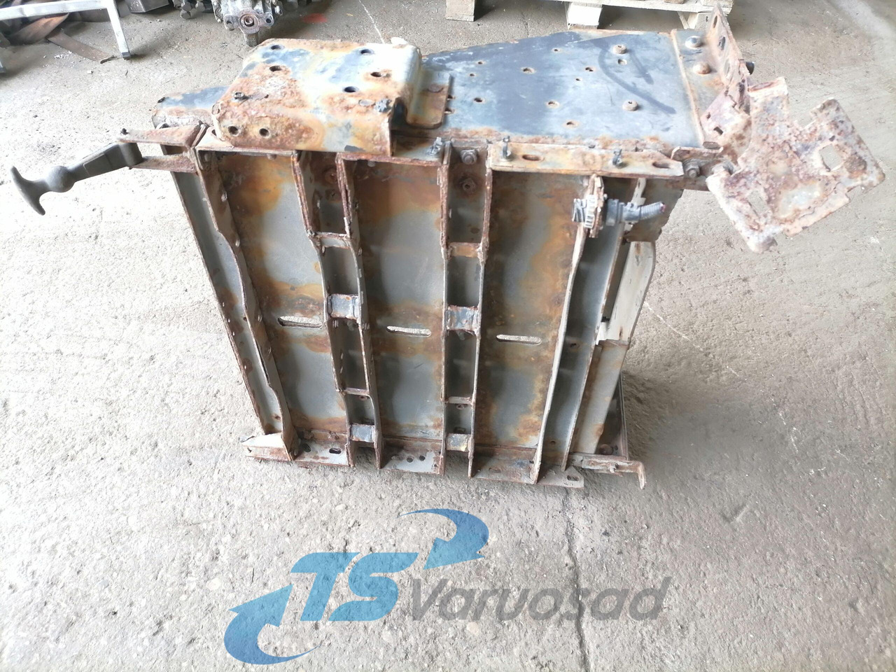 Volvo Battery box 21046415 - Accumulateur pour Camion: photos 4 Volvo Battery box 21046415 - Accumulateur pour Camion: photos 4
