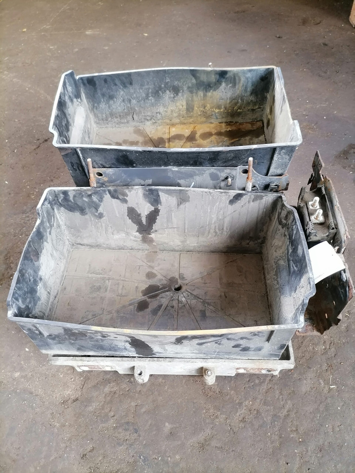 Volvo Battery box 22003951 - Accumulateur pour Camion: photos 3 Volvo Battery box 22003951 - Accumulateur pour Camion: photos 3