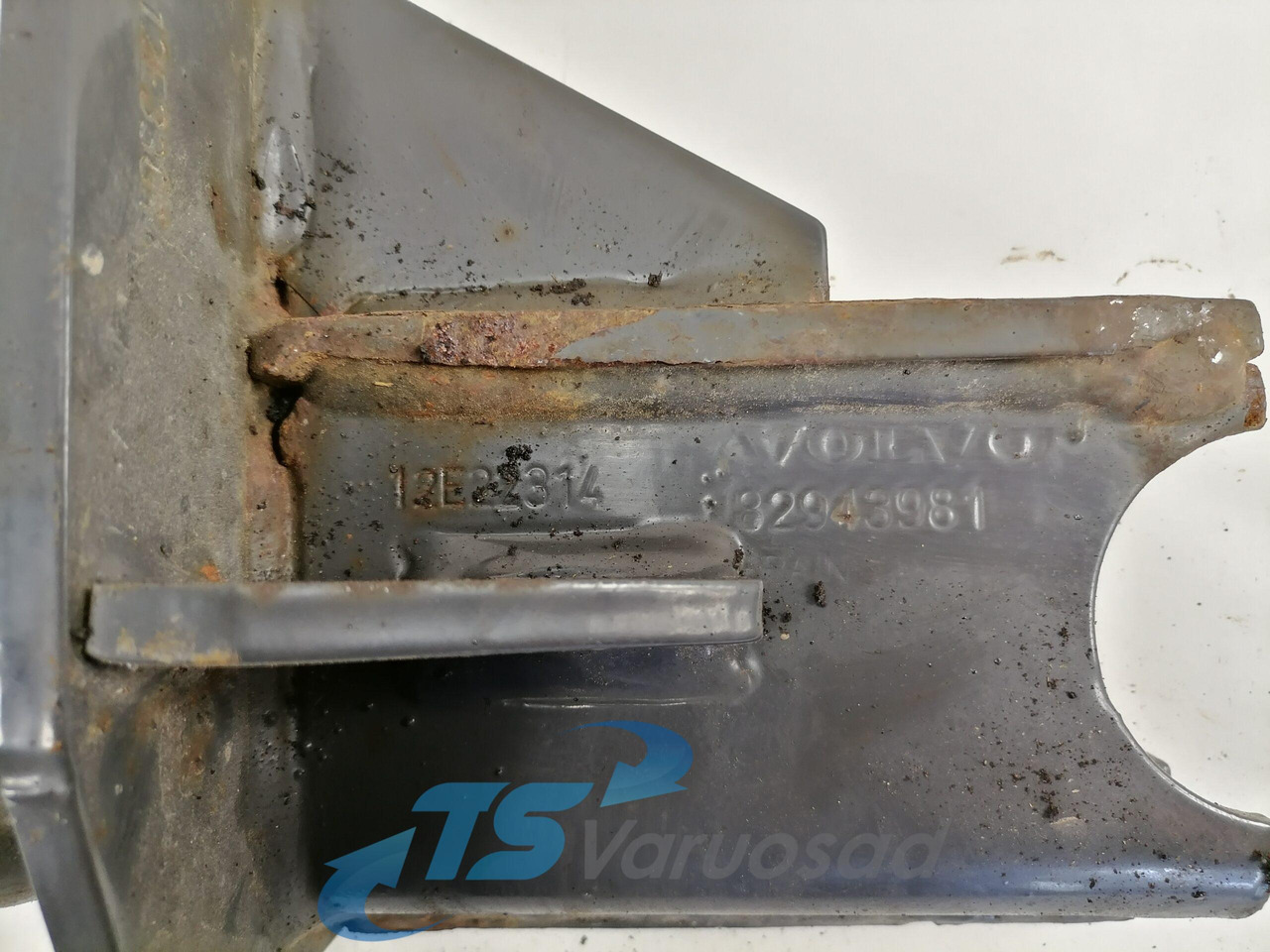 Volvo Bumper bracket 82943981 - Pare-chocs pour Camion: photos 2 Volvo Bumper bracket 82943981 - Pare-chocs pour Camion: photos 2