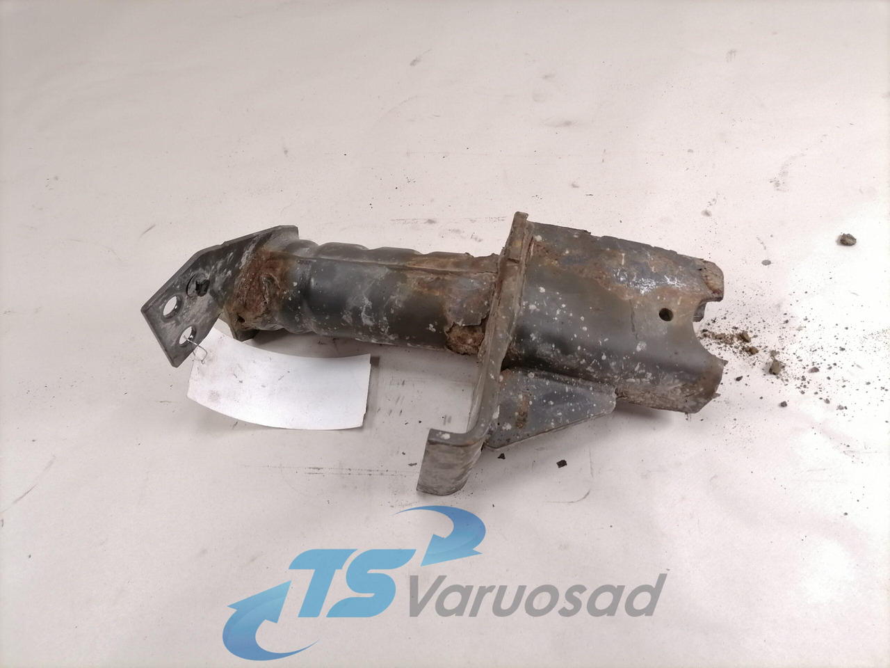 Volvo Bumper bracket 82943981 - Pare-chocs pour Camion: photos 2 Volvo Bumper bracket 82943981 - Pare-chocs pour Camion: photos 2