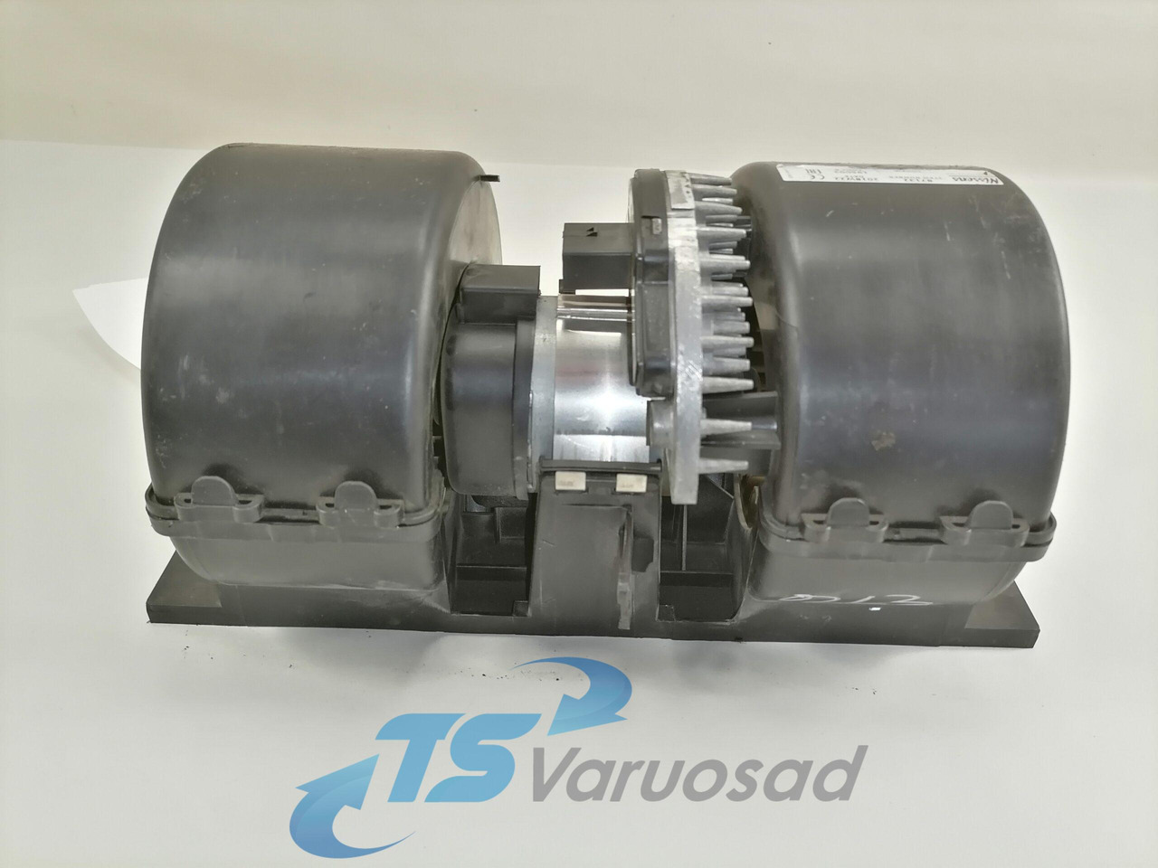 Volvo Cab fan 87132 - Chauffage/ Ventilation pour Camion: photos 2 Volvo Cab fan 87132 - Chauffage/ Ventilation pour Camion: photos 2