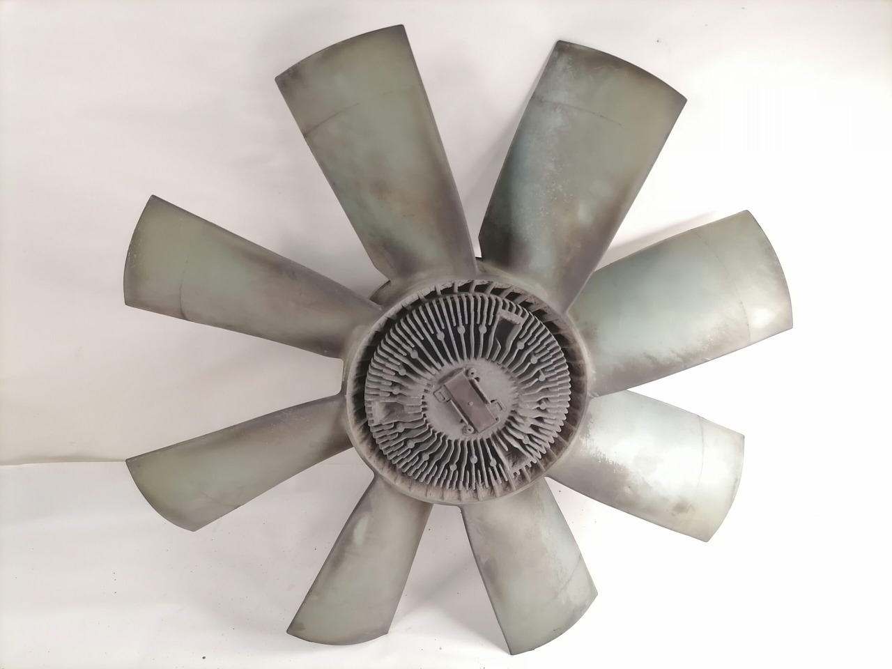 Volvo Cooling fan 1674864 - Ventilateur pour Camion: photos 2 Volvo Cooling fan 1674864 - Ventilateur pour Camion: photos 2