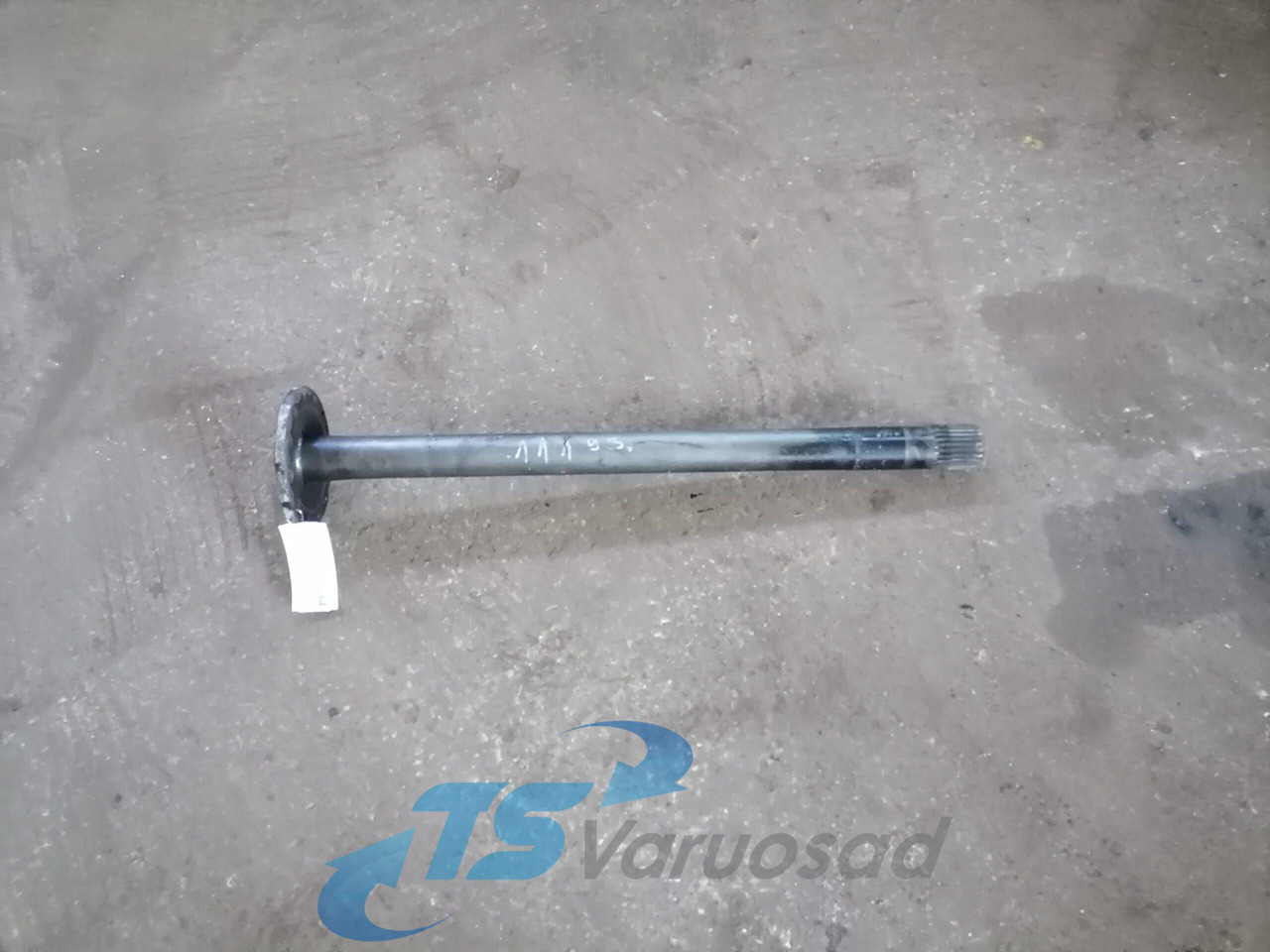 Volvo Drive shaft 1524627 - Demi arbre pour Camion: photos 1 Volvo Drive shaft 1524627 - Demi arbre pour Camion: photos 1