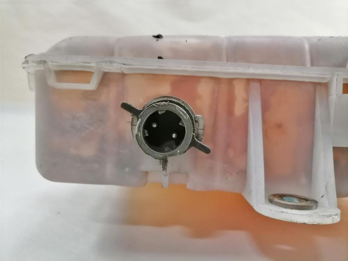 Volvo Expansion tank 996021 - Pièce universelle pour Camion: photos 5 Volvo Expansion tank 996021 - Pièce universelle pour Camion: photos 5