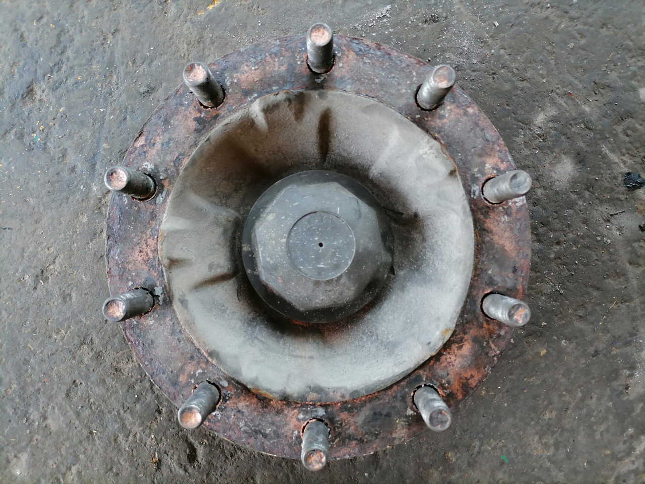 Volvo First wheel hub 1026659 - Moyeu pour Camion: photos 5 Volvo First wheel hub 1026659 - Moyeu pour Camion: photos 5