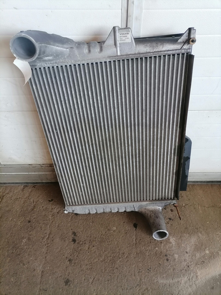 Volvo Intercooler radiator 20735696 - Intercooler pour Camion: photos 1 Volvo Intercooler radiator 20735696 - Intercooler pour Camion: photos 1